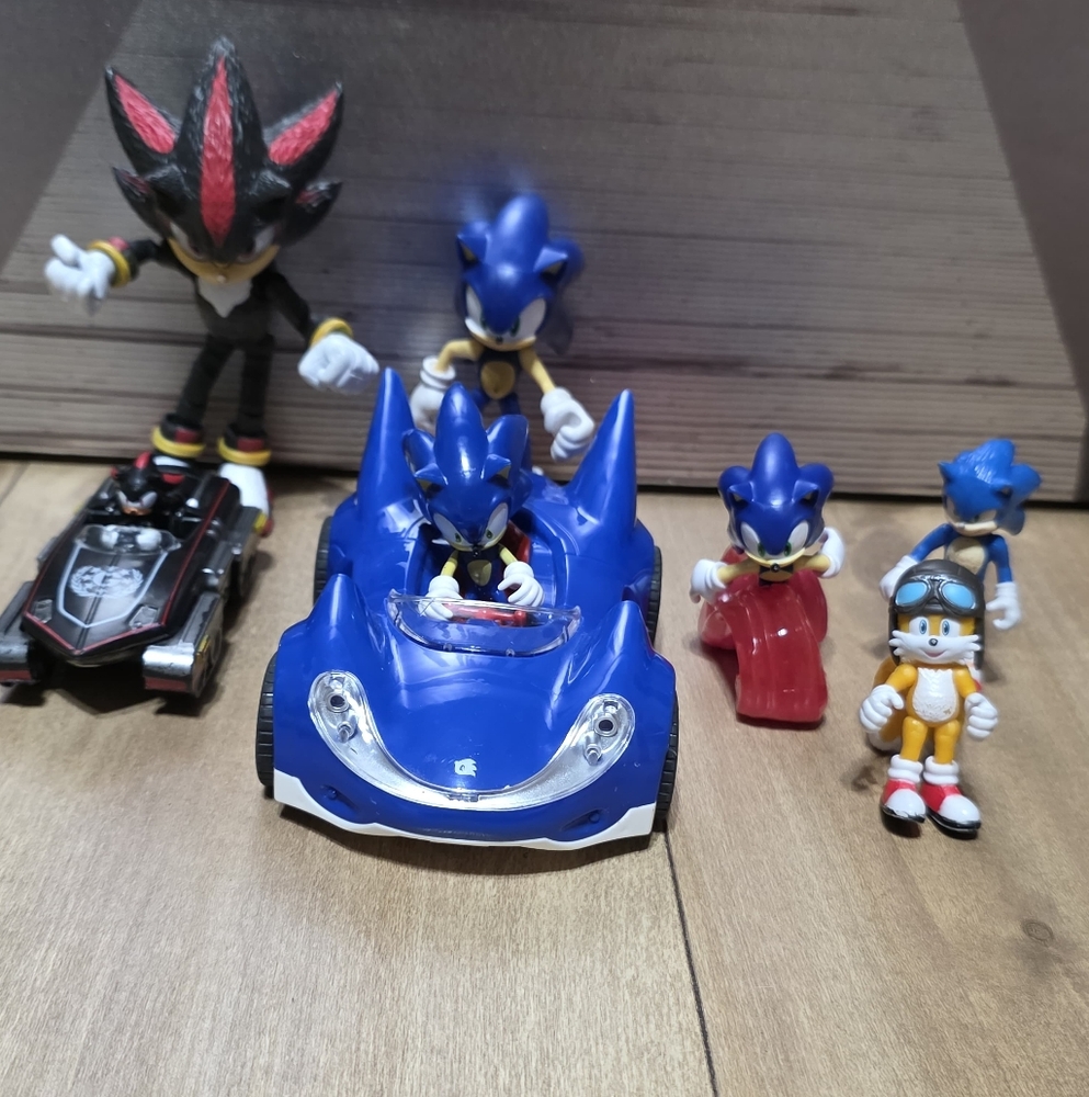 Sonic the Hedgehog Action Figure Set with Blue and Black Colors Shadow